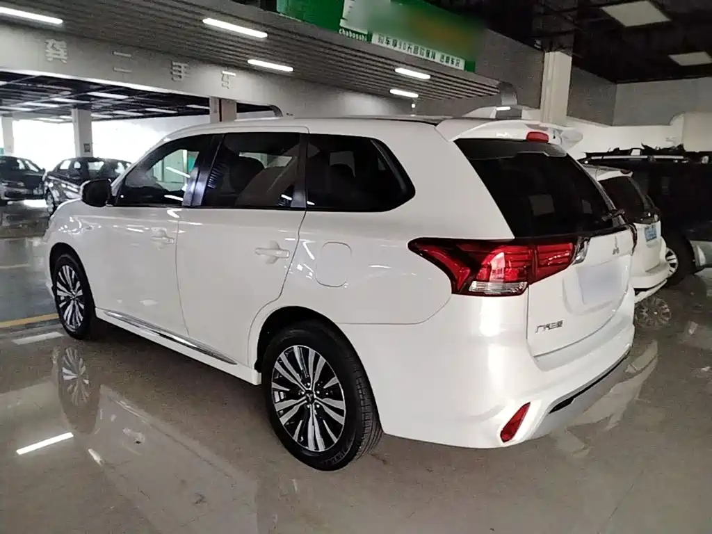 Mitsubishi Outlander — миниатюра 5