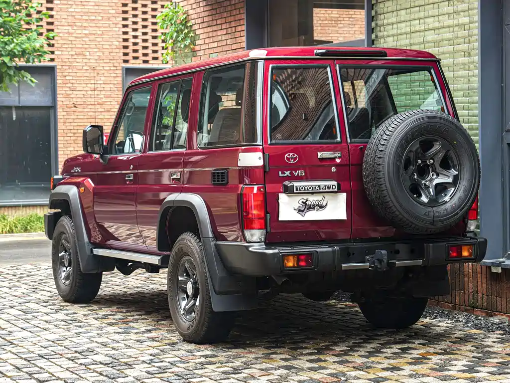 Toyota Land Cruiser LC76 2025 4.0L AT
