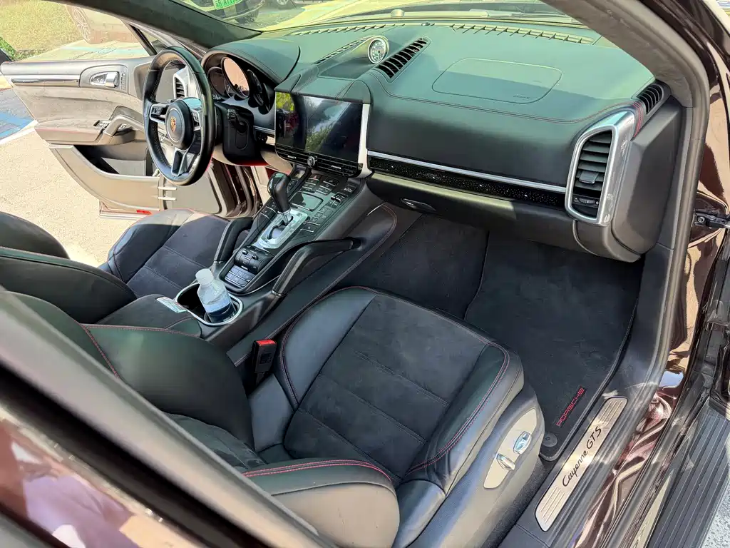 Porsche Cayenne — миниатюра 27