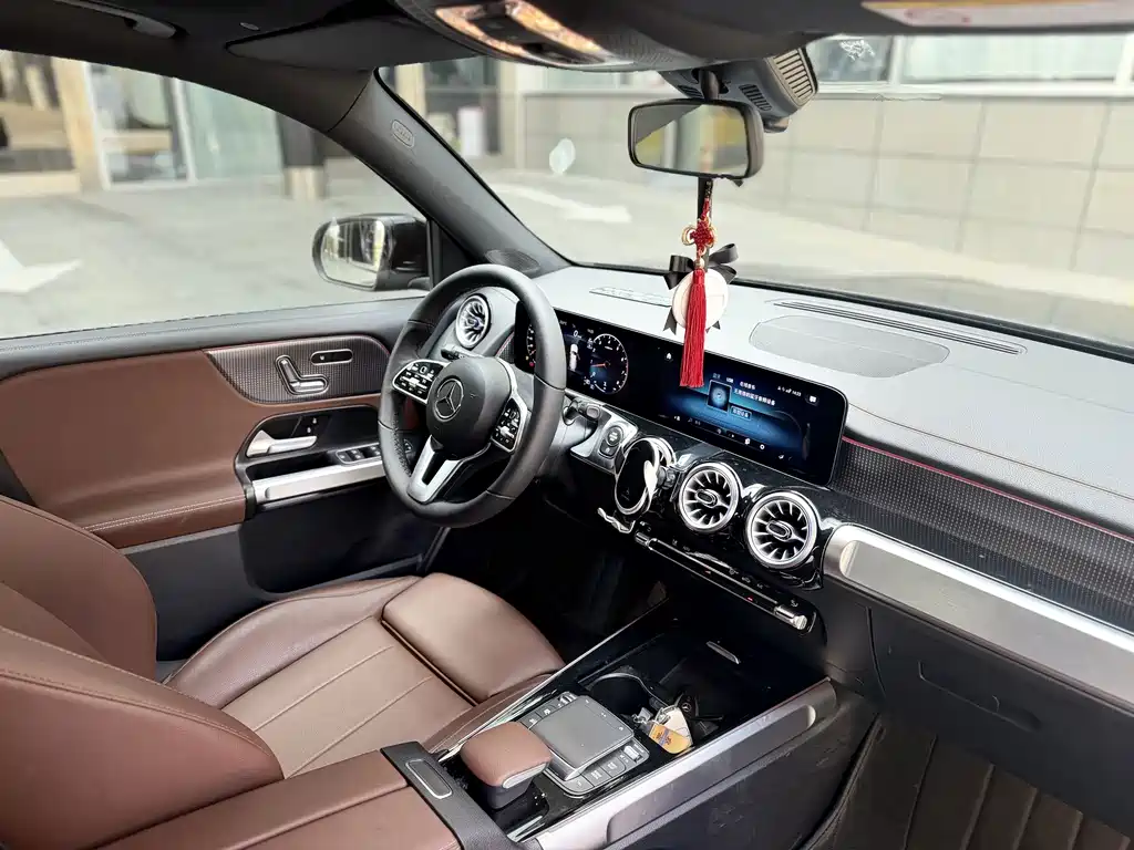 Mercedes-Benz GLB — миниатюра 10
