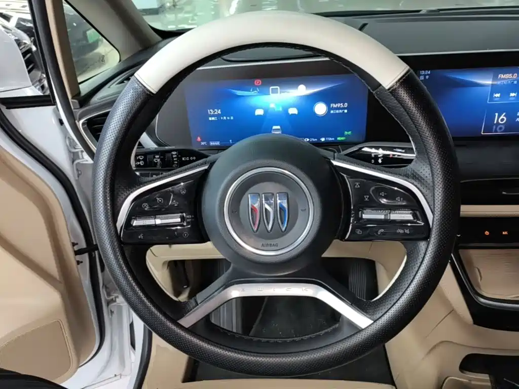 Buick GL8 Hybrid — миниатюра 11
