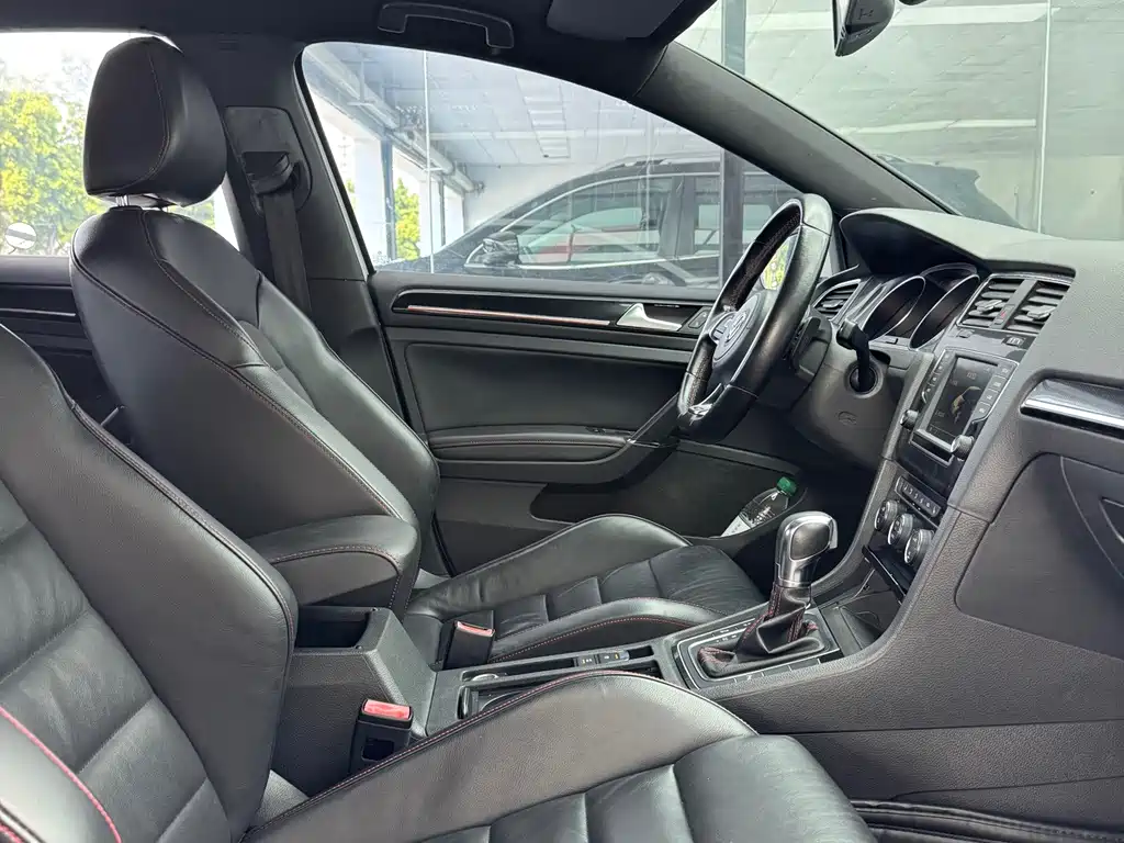 Volkswagen Golf GTI — миниатюра 10