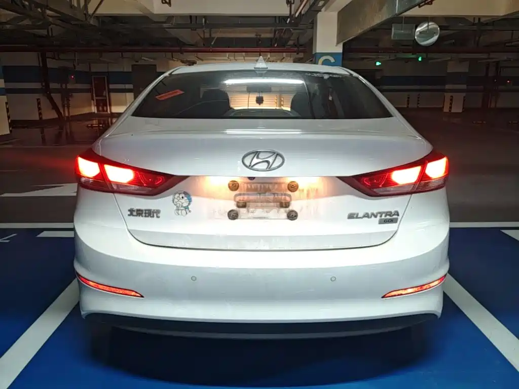 Hyundai Elantra — миниатюра 6