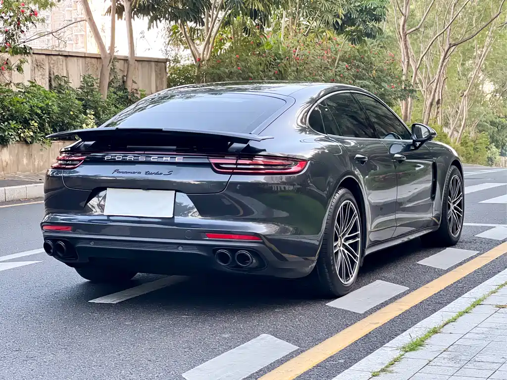 PORSCHE PANAMERA