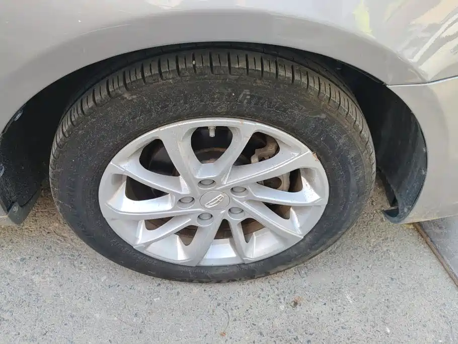 Geely Emgrand — миниатюра 6