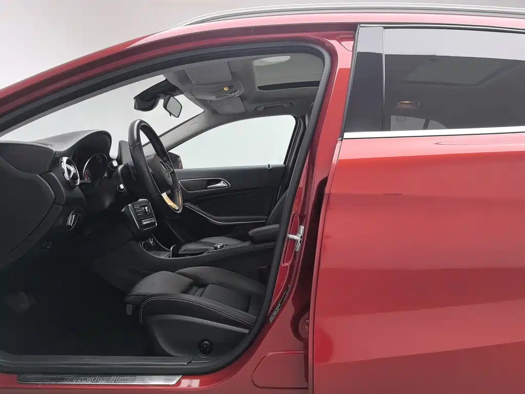 Mercedes-Benz GLA — миниатюра 10