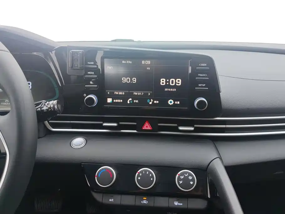 Hyundai Elantra — миниатюра 13