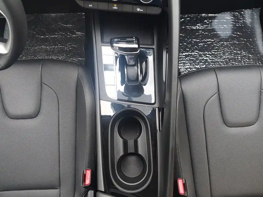 Hyundai Elantra — миниатюра 16