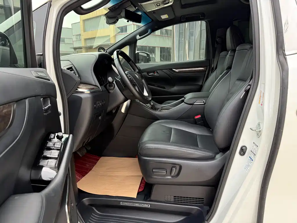 Toyota Vellfire 2023 2.5L HV Luxury