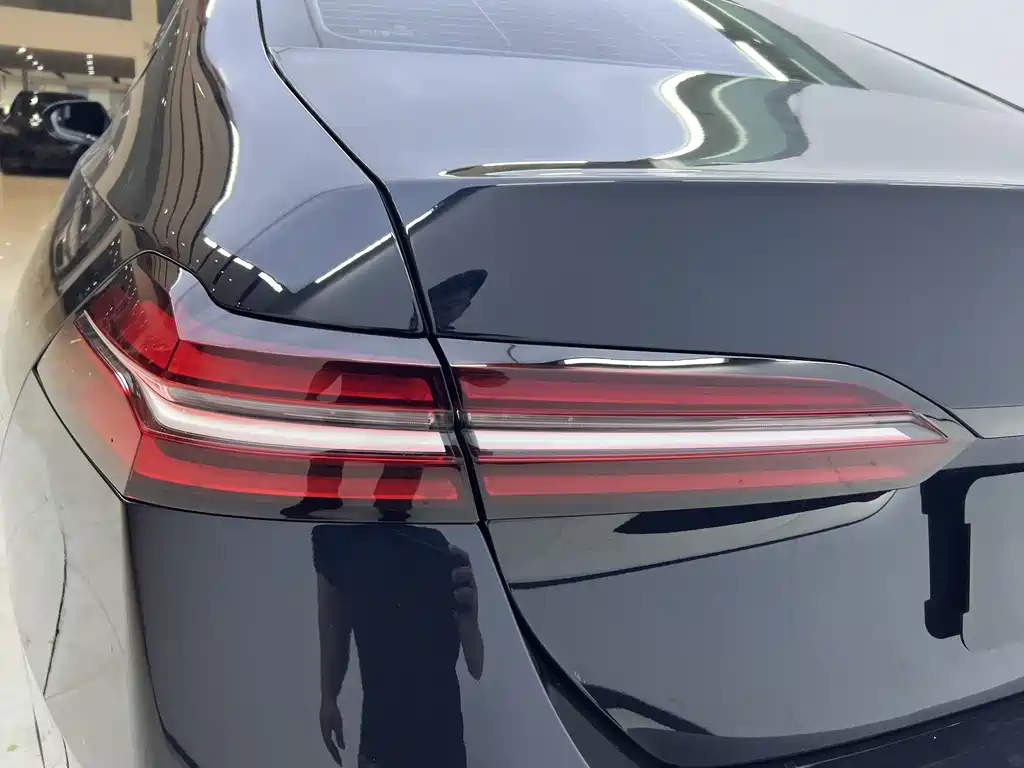 BMW 5 Series — миниатюра 15