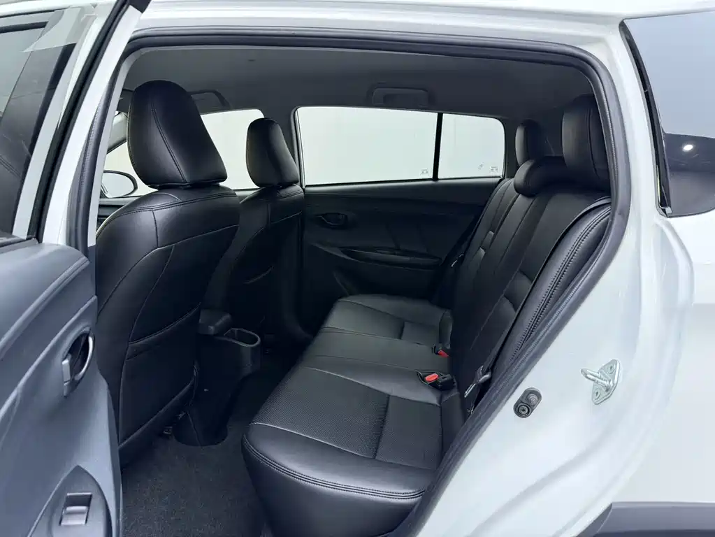 Toyota Yaris L — миниатюра 9