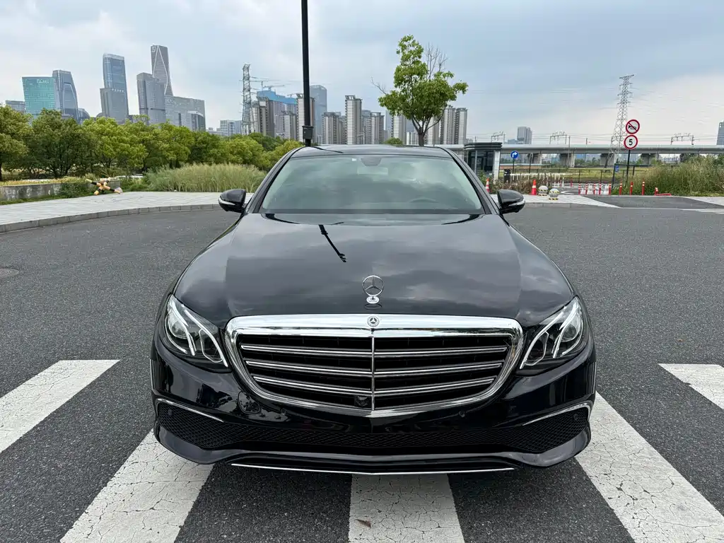 Mercedes-Benz E-Class — миниатюра 2