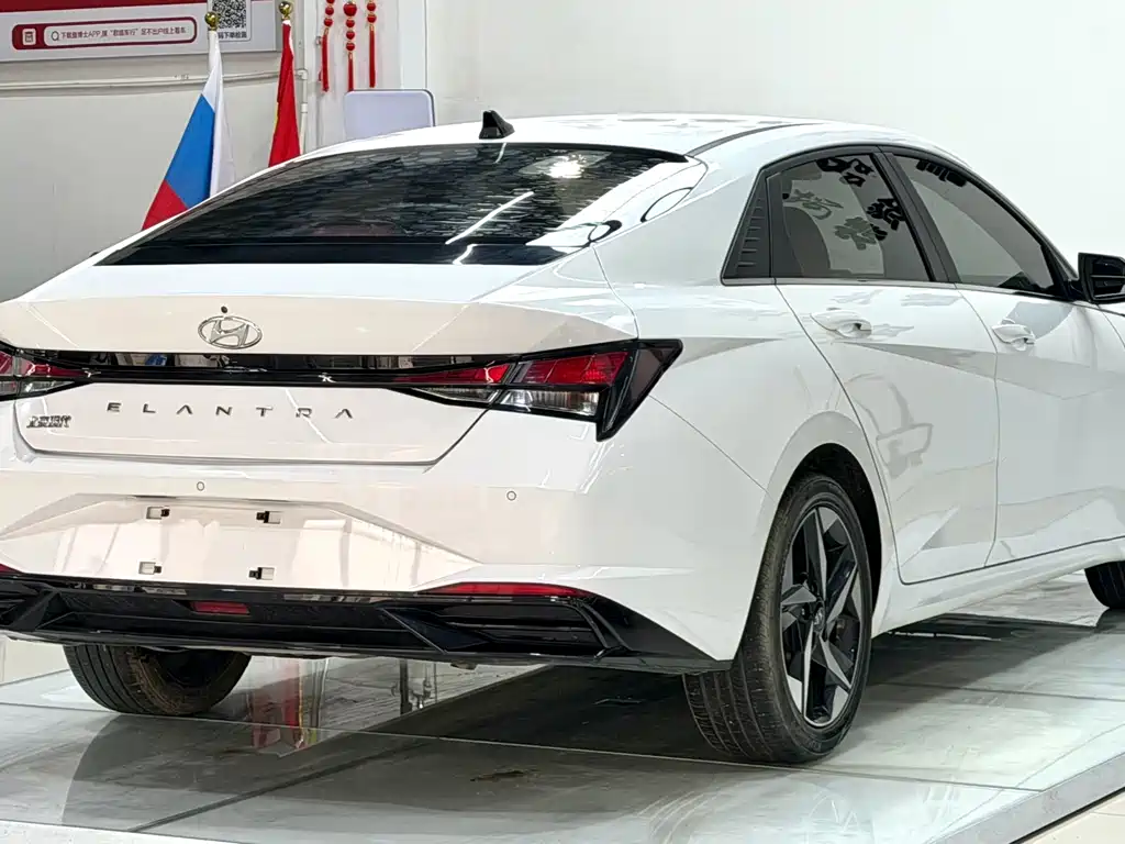 Hyundai Elantra — миниатюра 6