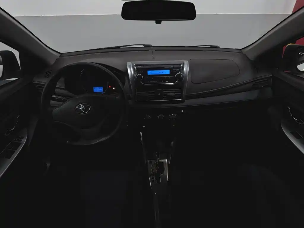 Toyota Yaris L — миниатюра 5