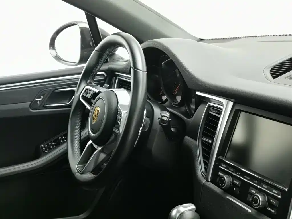Porsche Macan — миниатюра 22