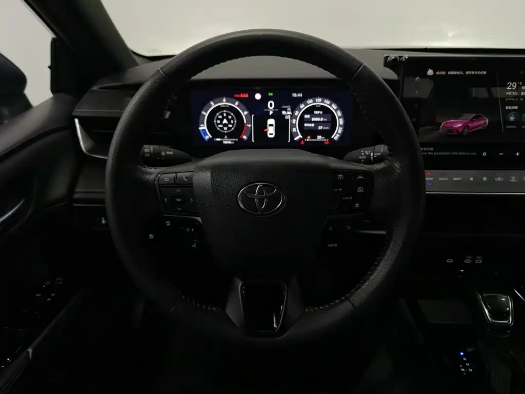 Toyota Camry — миниатюра 11