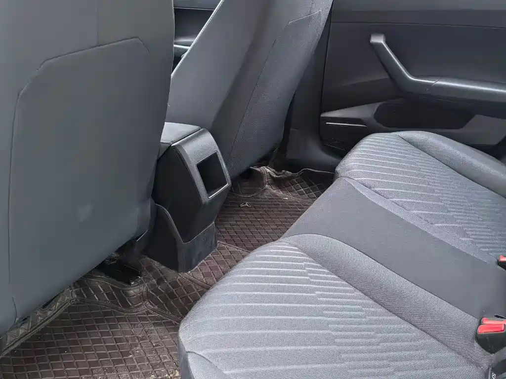 Volkswagen Lavida - фото 7
