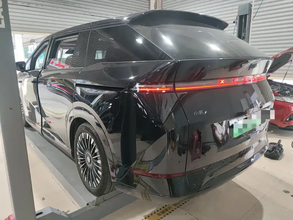 XPeng X9 - фото 4