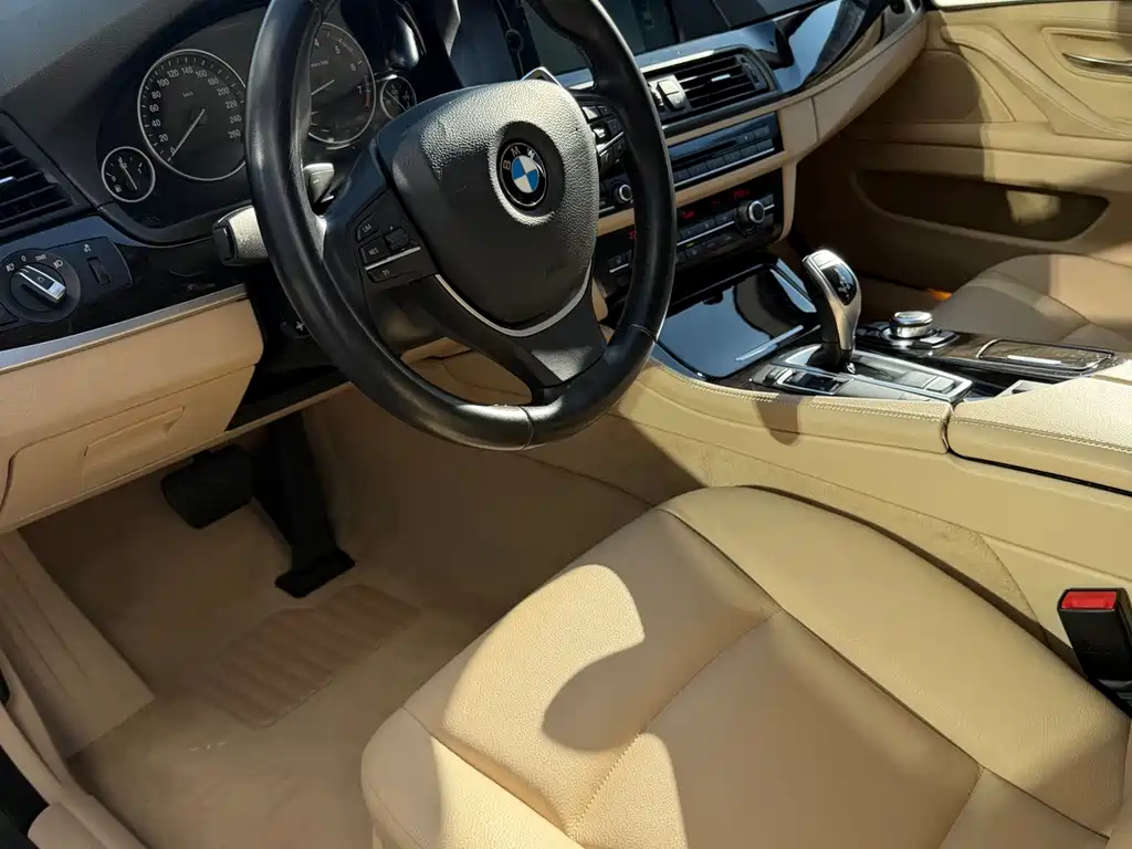 BMW 5 Series — миниатюра 7