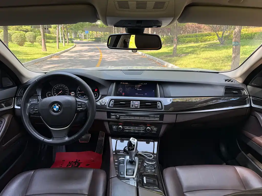 BMW 5 Series — миниатюра 23