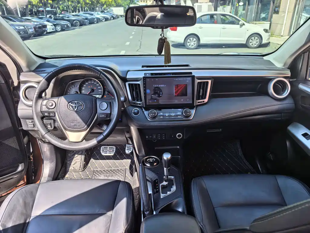 Toyota RAV4 — миниатюра 4