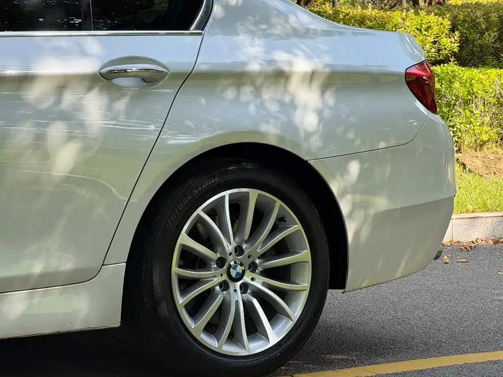 BMW 5 Series — миниатюра 8