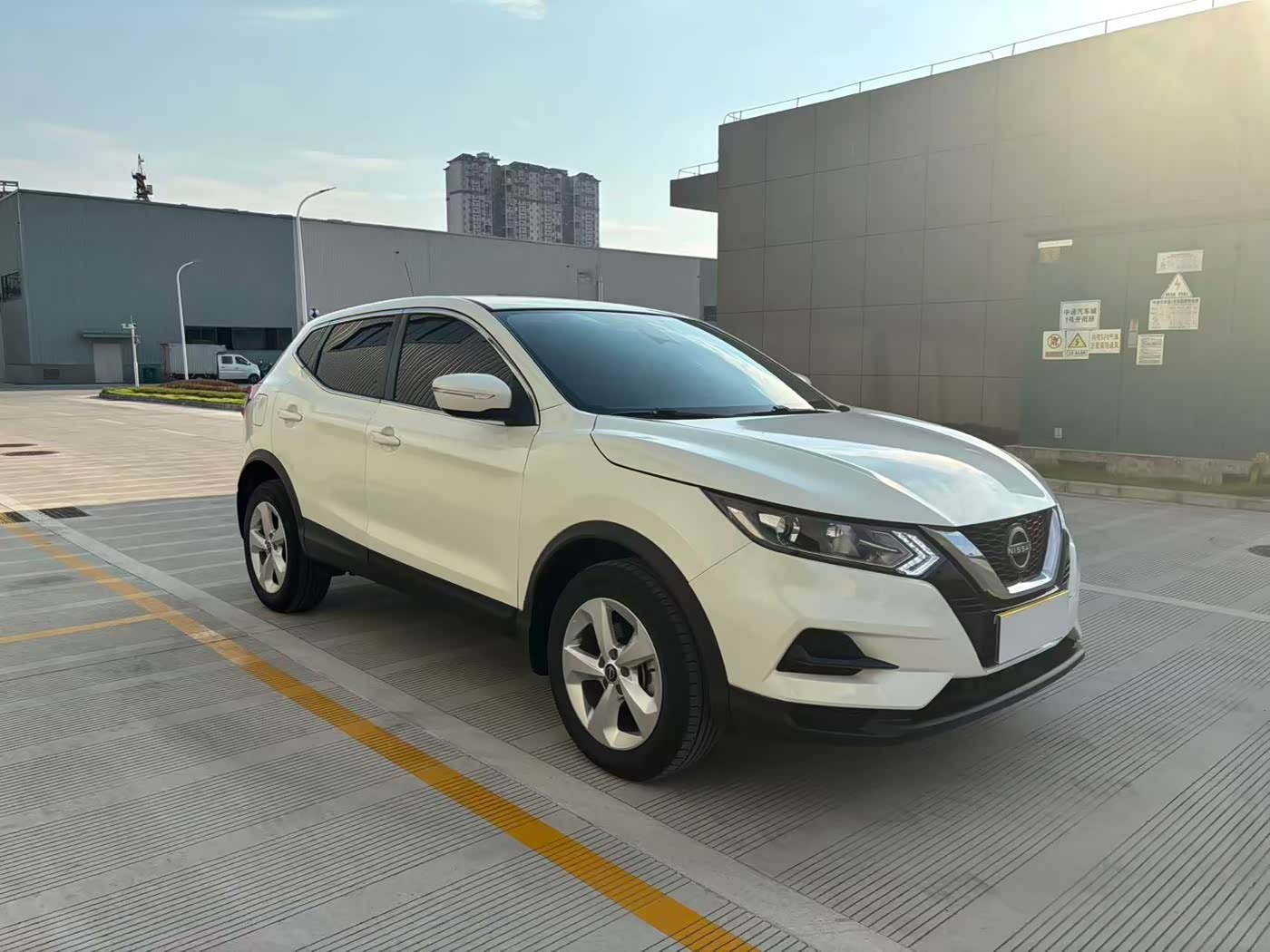 Nissan Qashqai 2.0 л 2024 г. Белый, пробег 10000 км