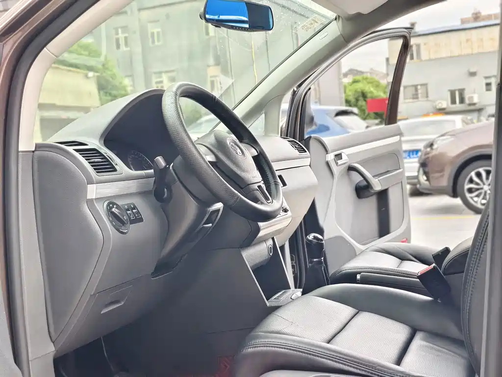 Volkswagen Touran — миниатюра 9