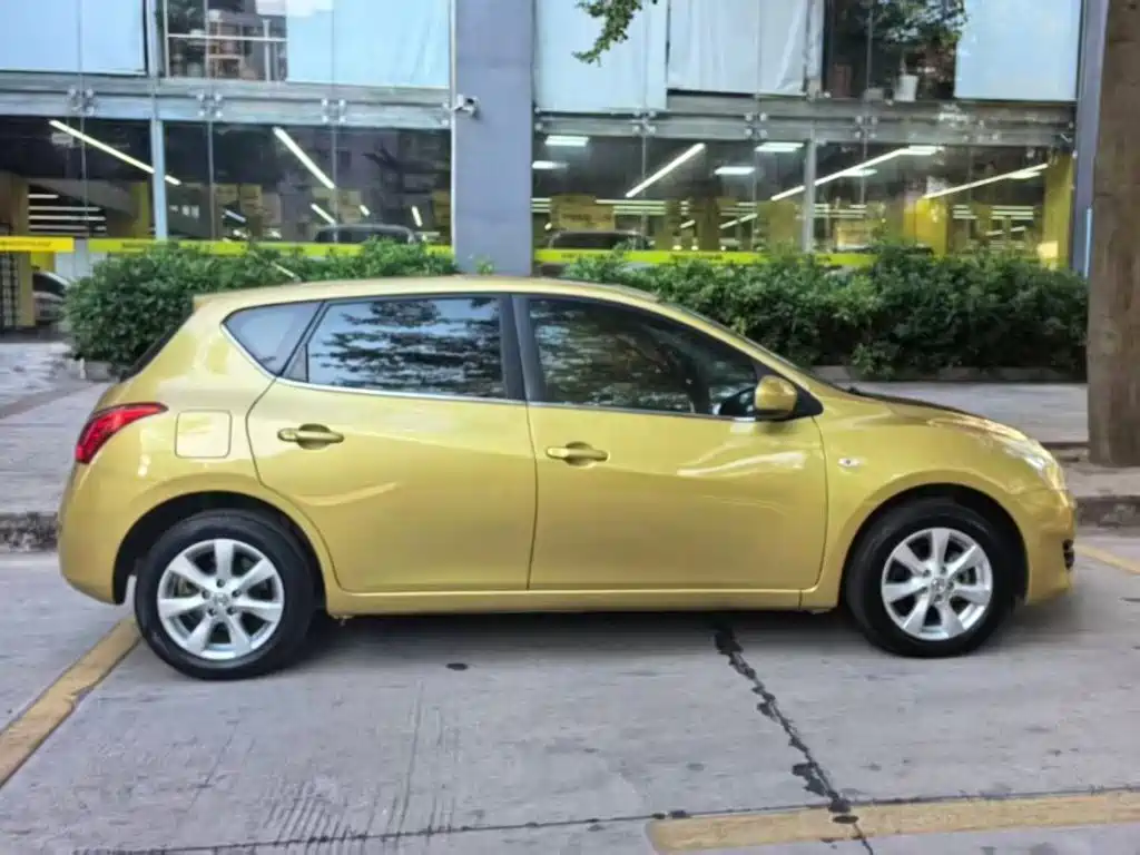 Nissan Tiida — миниатюра 8