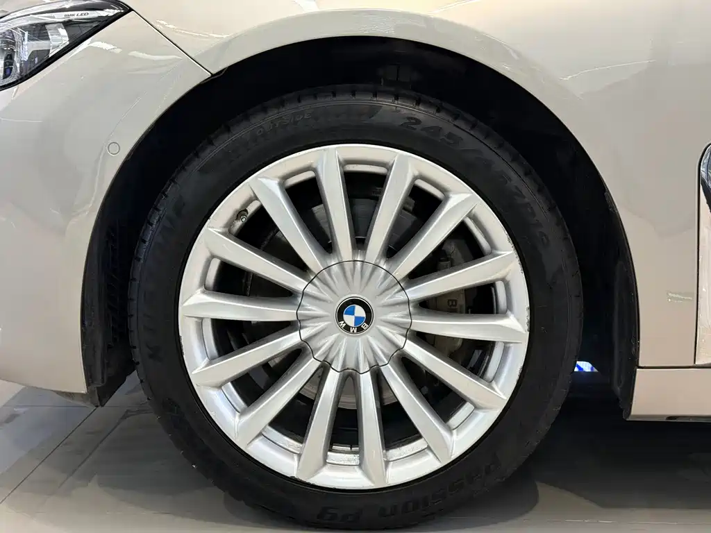BMW 7 Series — миниатюра 17
