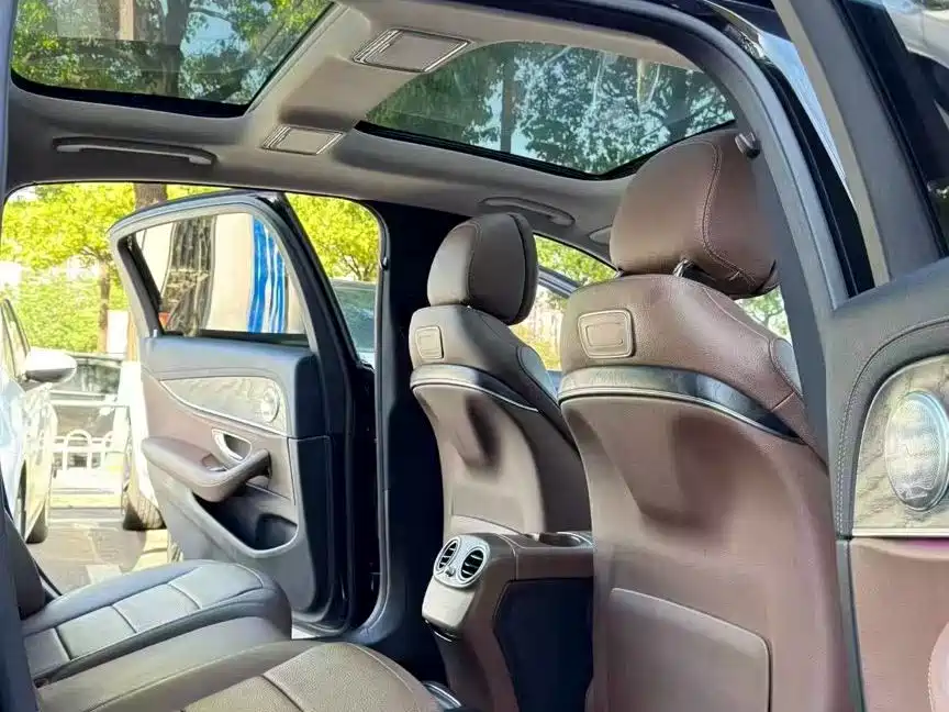 Mercedes-Benz E-Class — миниатюра 6