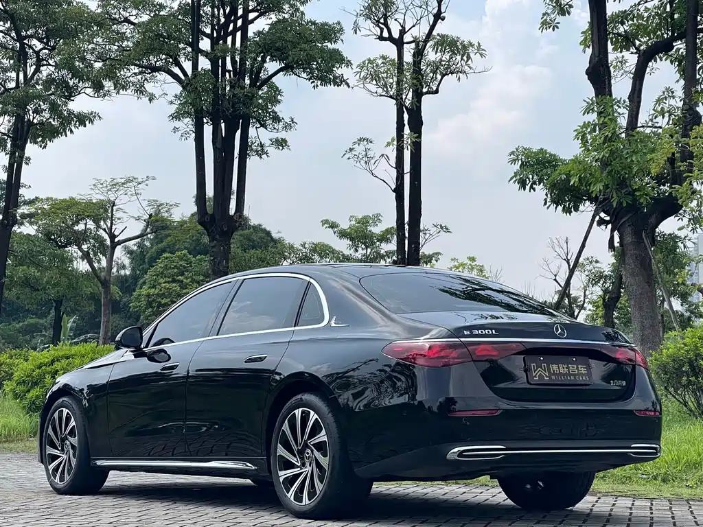 Mercedes-Benz E-Class — миниатюра 4