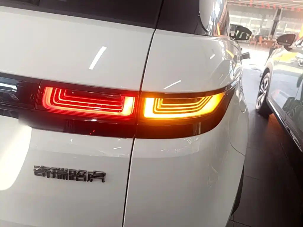 Land Rover Evoque PHEV — миниатюра 8
