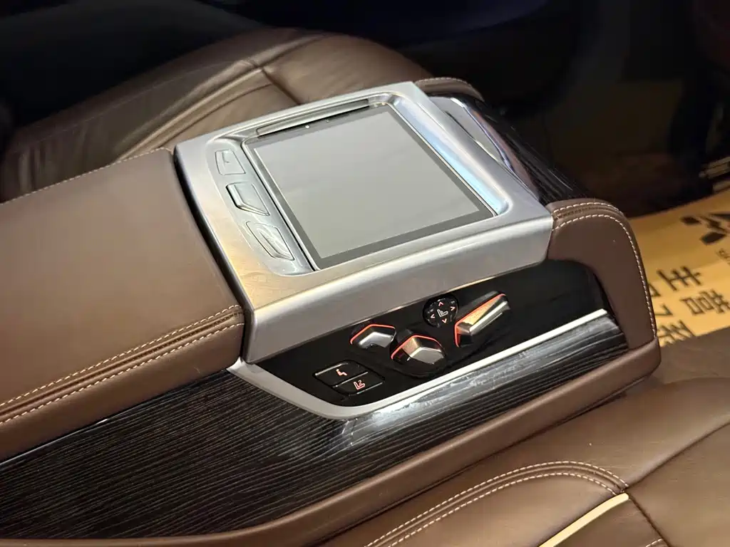 BMW 7 Series — миниатюра 11