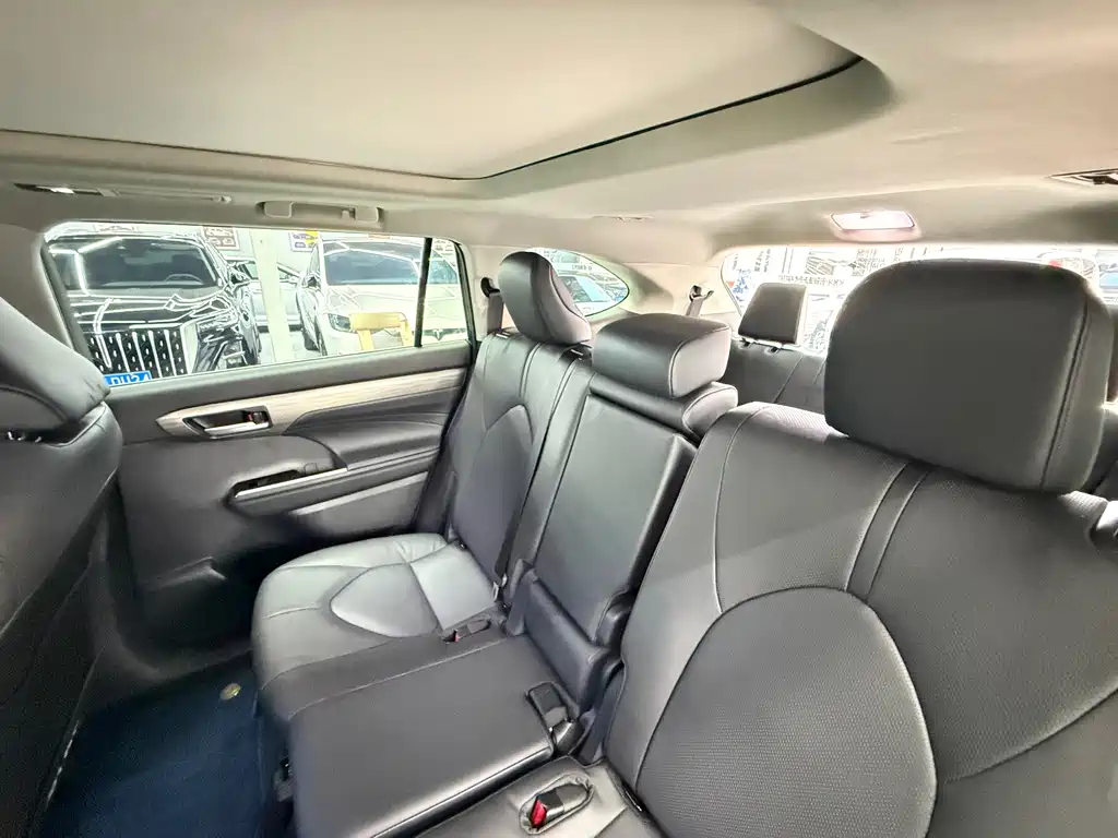 Toyota Highlander — миниатюра 13