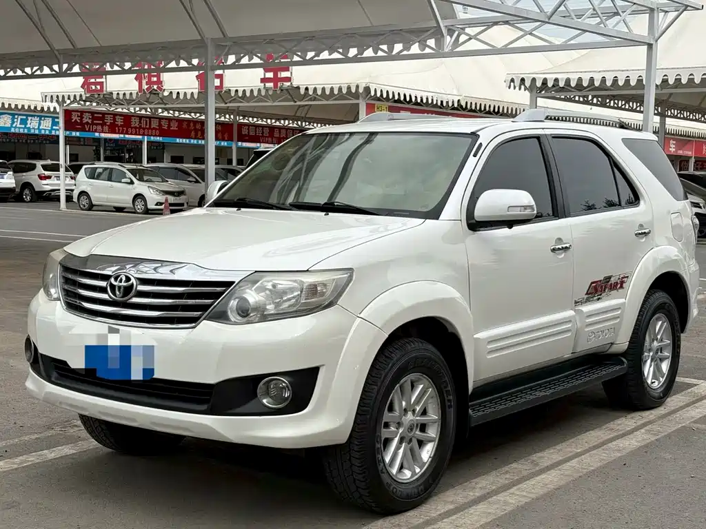 Toyota Fortuner — миниатюра 3