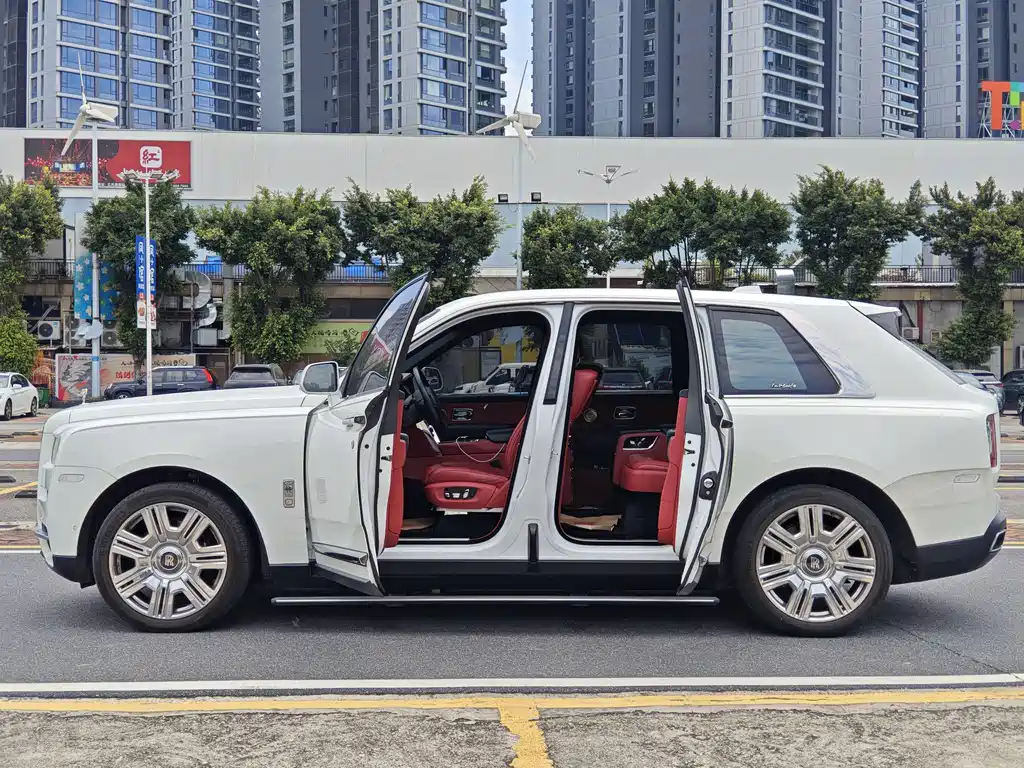 Rolls-Royce Cullinan 2018 мест