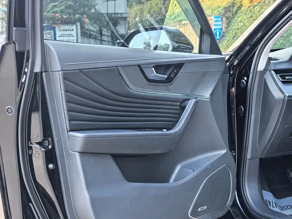 Hongqi HS5 2023 2.0T Pro