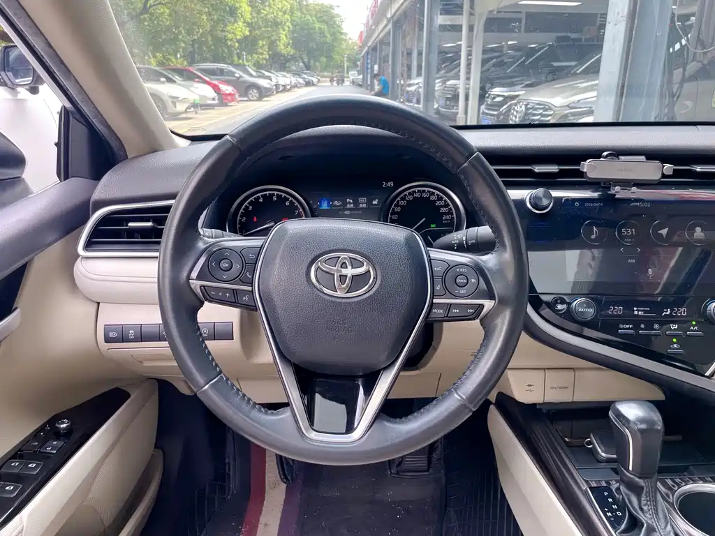 Toyota Camry — миниатюра 11