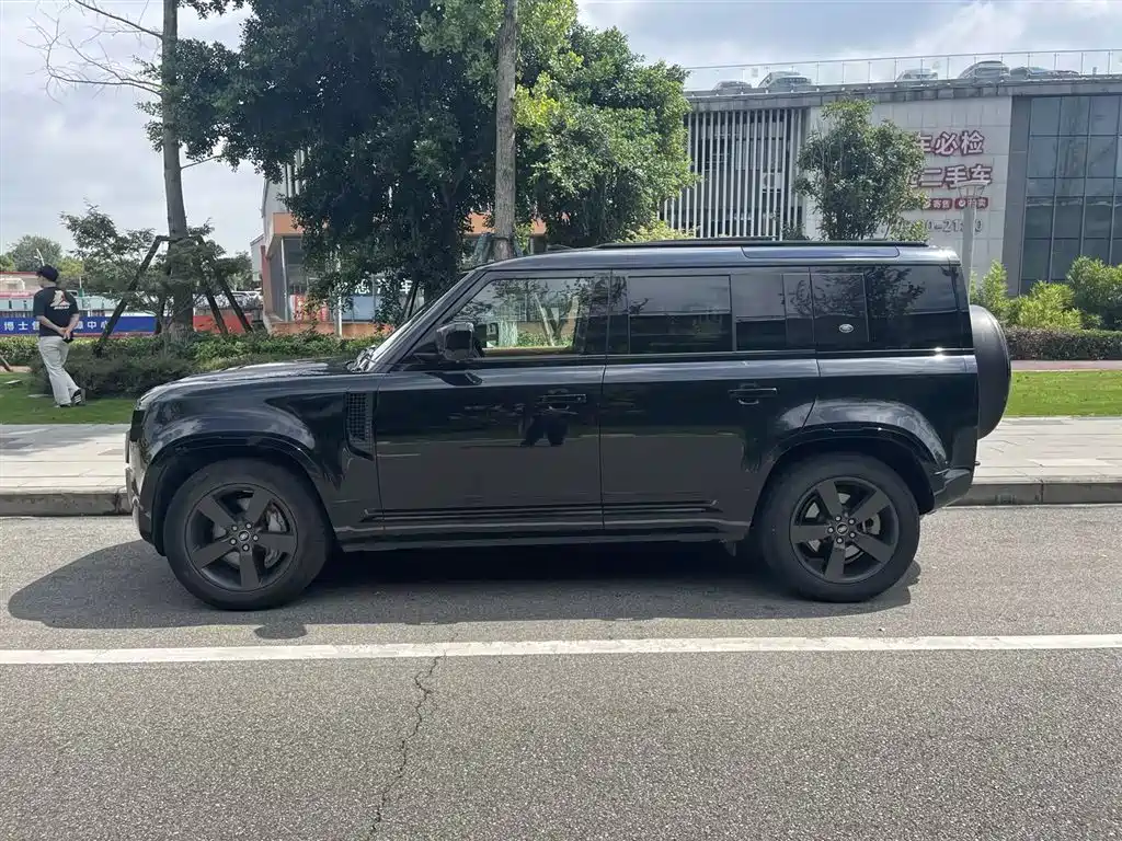 Land Rover Defender — миниатюра 6