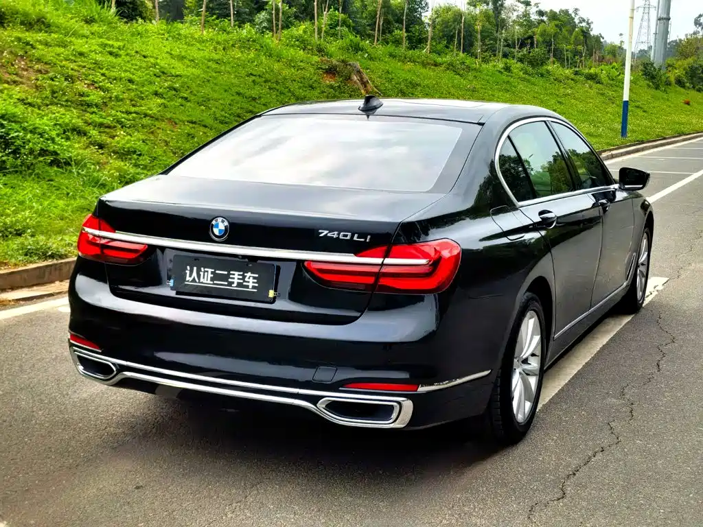 BMW 7 Series — миниатюра 7