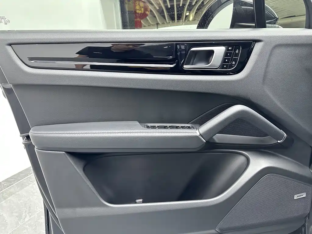 Porsche Cayenne — миниатюра 21