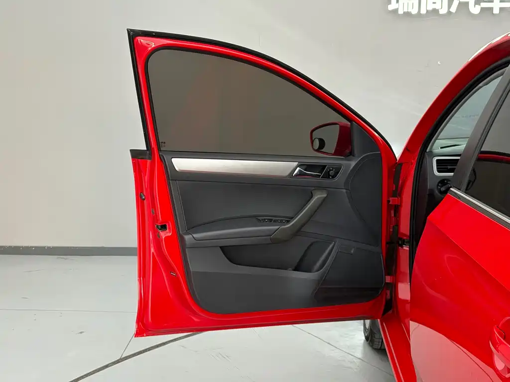 Skoda Rapid Spaceback — миниатюра 7