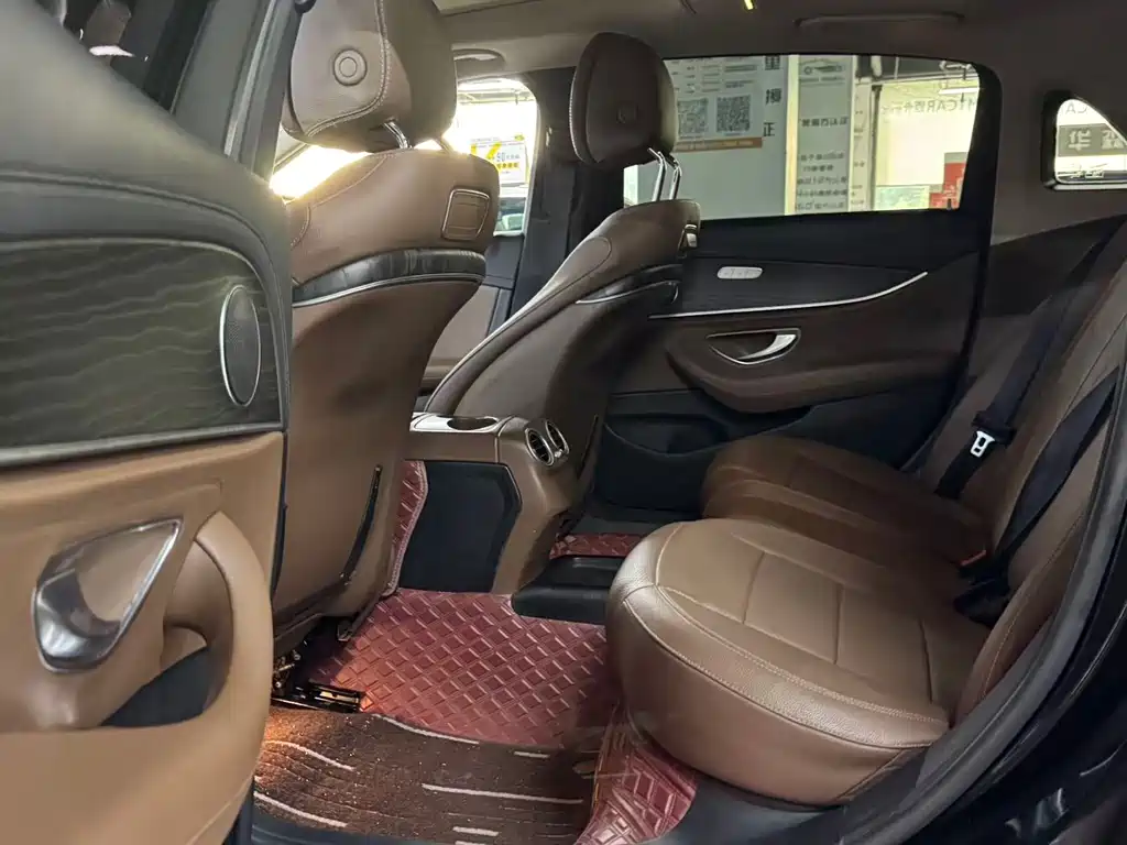 Mercedes-Benz E-Class — миниатюра 5