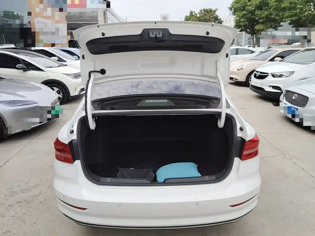 Volkswagen Lavida — миниатюра 19