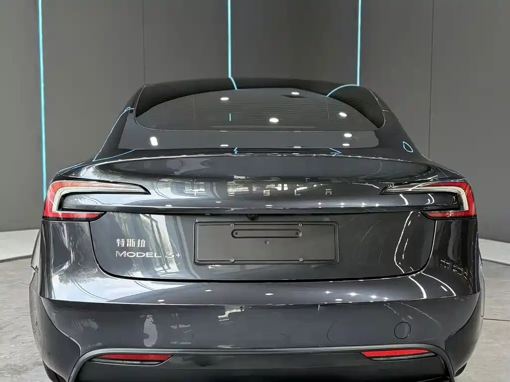 Tesla Model 3 — миниатюра 7