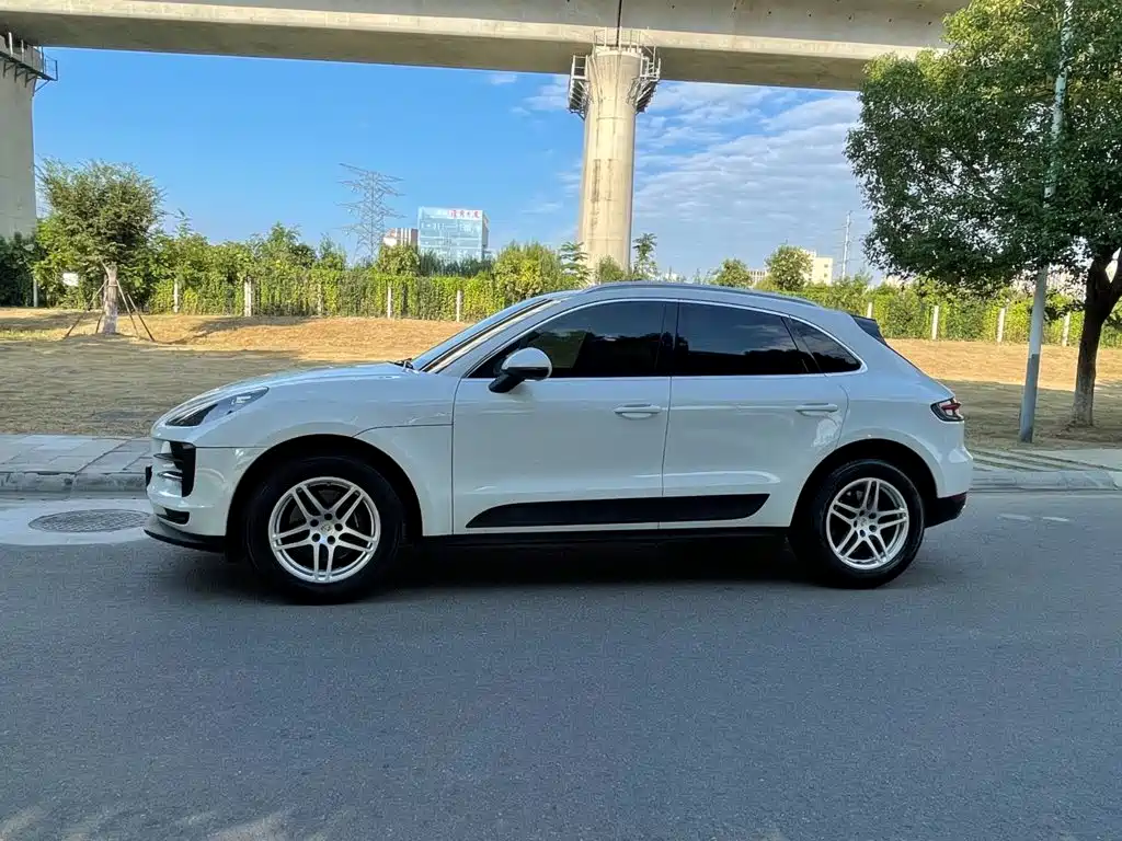 Porsche Macan — миниатюра 5