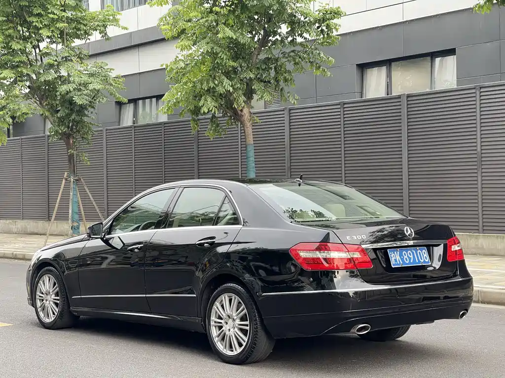Mercedes-Benz E-Class — миниатюра 5
