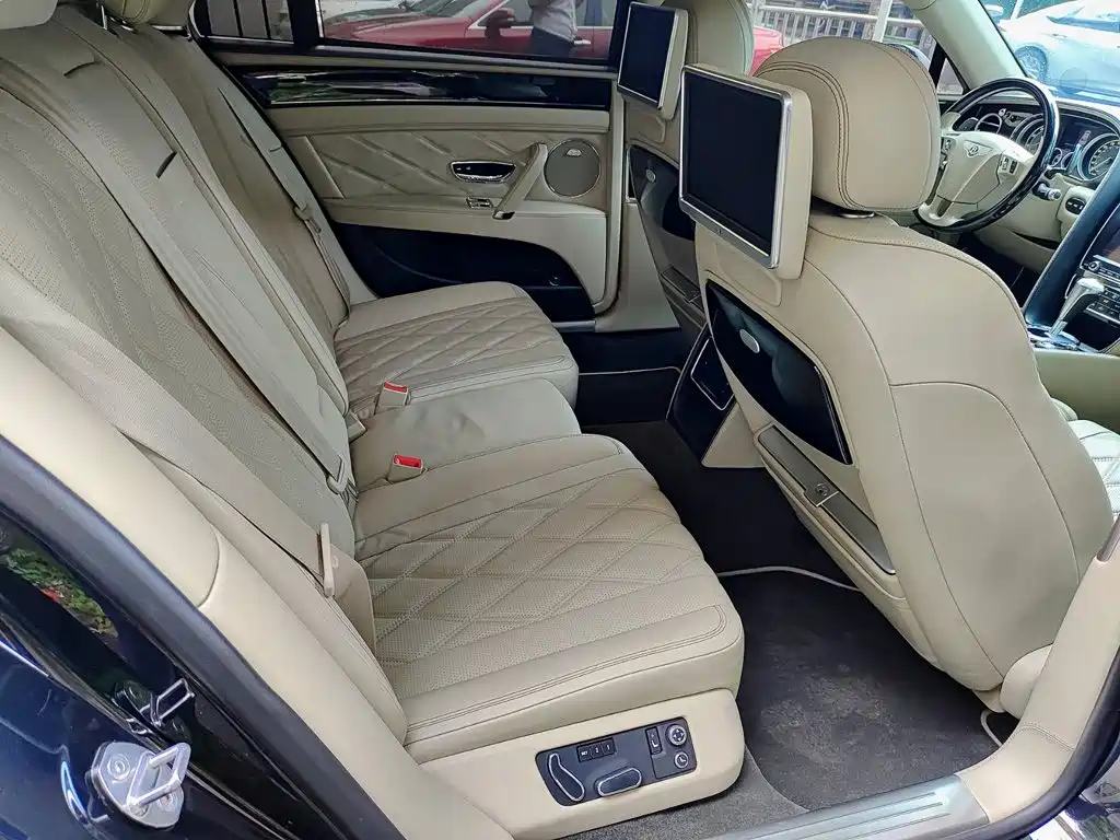 Bentley Flying Spur — миниатюра 11