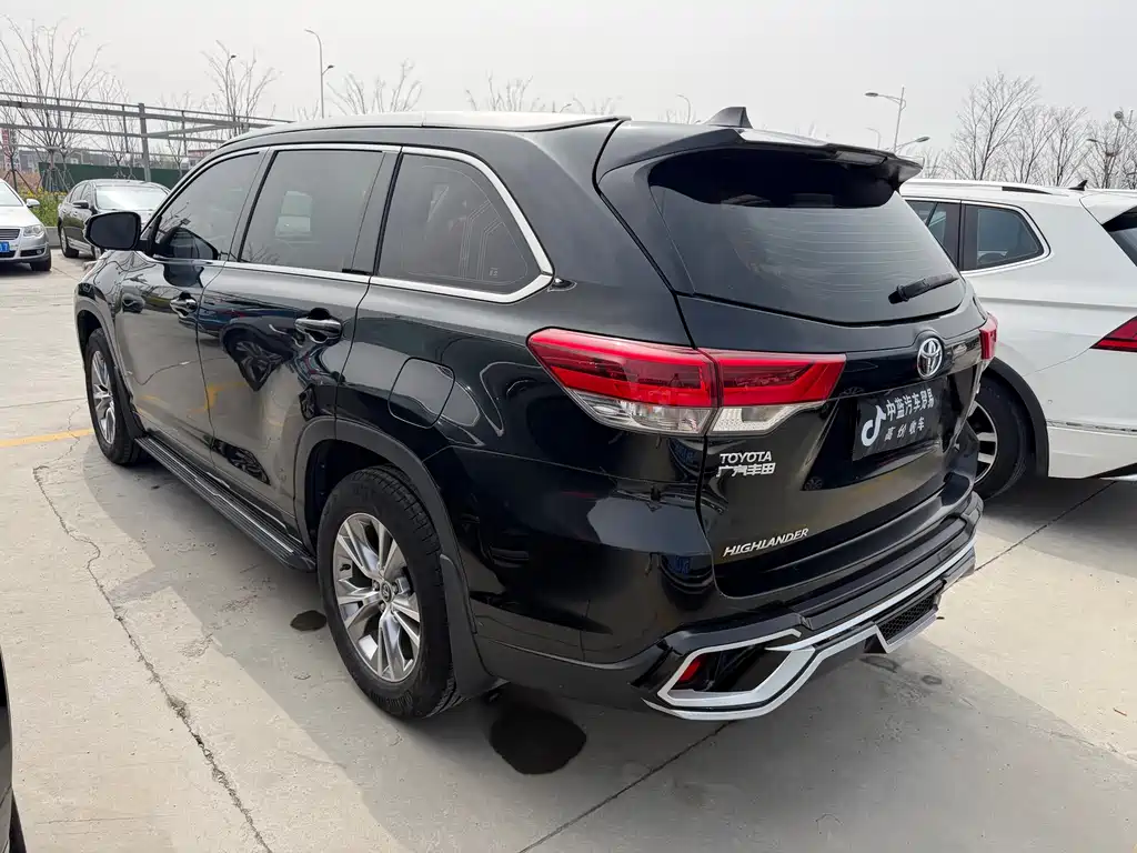 TOYOTA HIGHLANDER